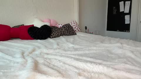 Stella Kay online show from 05/04/26, 10:17