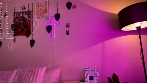 Alexia online show from 04/28/26, 07:24