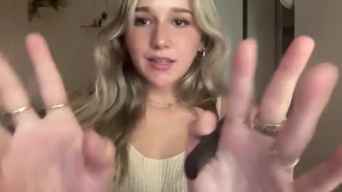 Snapshot of stellaraexox chatting on 02/06/25, 01:27 stellaraexox online show from 02/06/25, 01:27