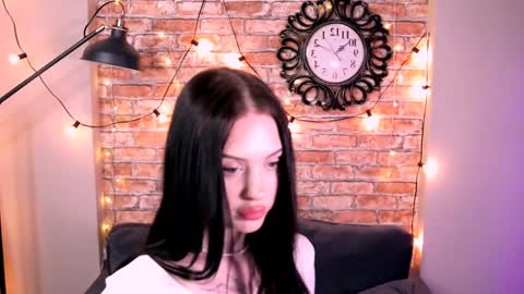 Snapshot of stellary_shy chatting on 12/19/24, 02:02 Stellary online show from 12/19/24, 02:02