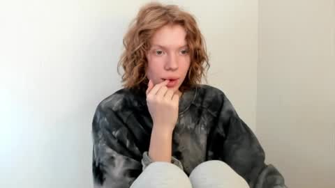 S T E L L A online show from 10/02/25, 09:05