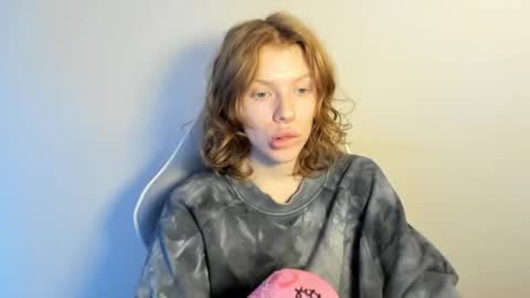 S T E L L A online show from 12/17/25, 08:09