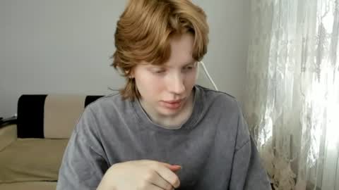 Snapshot of stellaswen chatting on 06/16/26, 10:07 S T E L L A online show from 06/16/26, 10:07