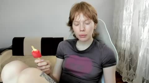 Snapshot of stellaswen chatting on 06/18/26, 11:47 S T E L L A online show from 06/18/26, 11:47