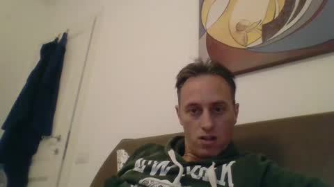 Snapshot of sten015 chatting on 12/18/24, 02:06 sten015 online show from 12/18/24, 02:06