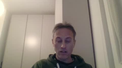 Snapshot of sten015 chatting on 12/21/24, 04:03 sten015 online show from 12/21/24, 04:03