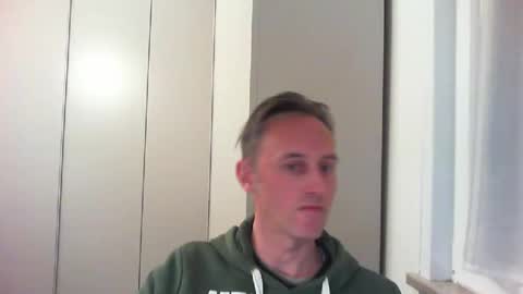 Snapshot of sten015 chatting on 12/23/24, 04:39 sten015 online show from 12/23/24, 04:39