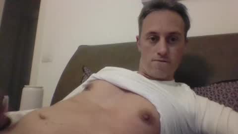 Snapshot of sten015 chatting on 12/28/24, 04:30 sten015 online show from 12/28/24, 04:30