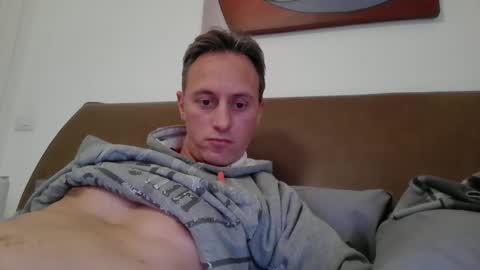 Snapshot of sten015 chatting on 01/07/25, 03:02 sten015 online show from 01/07/25, 03:02