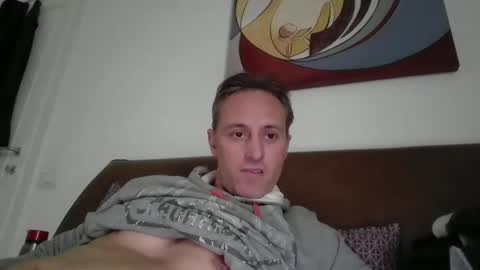 Snapshot of sten015 chatting on 01/15/25, 01:52 sten015 online show from 01/15/25, 01:52