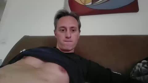 Snapshot of sten015 chatting on 02/04/25, 02:21 sten015 online show from 02/04/25, 02:21