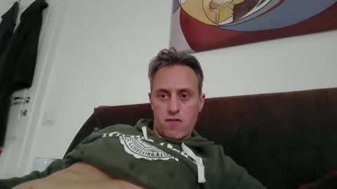 Snapshot of sten015 chatting on 02/26/25, 01:52 sten015 online show from 02/26/25, 01:52