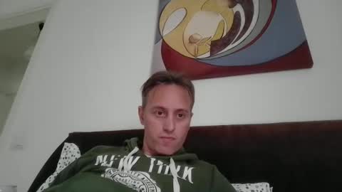 Snapshot of sten015 chatting on 11/18/25, 11:58 sten015 online show from 11/18/25, 11:58