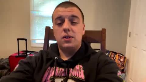 Snapshot of stepbro18 chatting on 09/23/25, 04:10 Honestly Im a slut I have a high sex drive and I love talking to people off this platform online show from 09/23/25, 04:10