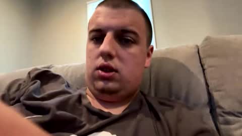 Snapshot of stepbro18 chatting on 10/28/25, 06:43 Honestly Im a slut I have a high sex drive and I love talking to people off this platform online show from 10/28/25, 06:43