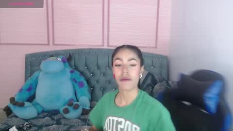 Stephania online show from 02/01/25, 10:37