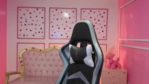 Stephania online show from 09/27/25, 12:43