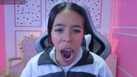 Stephania online show from 10/17/25, 11:46