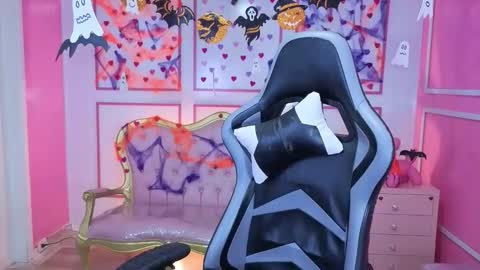 Stephania online show from 10/29/25, 12:18