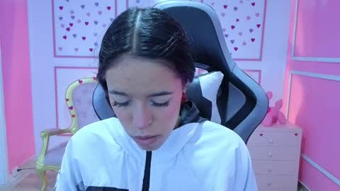 Stephania online show from 11/05/25, 12:27