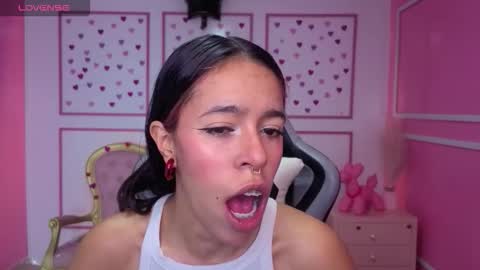 Stephania online show from 12/22/25, 12:35