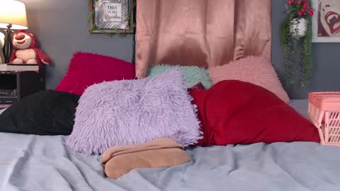    IG  stephani 3333 online show from 12/28/24, 08:05