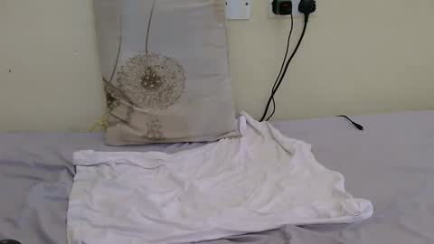 Lynne online show from 10/31/25, 01:56