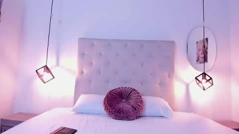 Snapshot of stephanie_ross_ chatting on 01/22/25, 11:32 Stephanie online show from 01/22/25, 11:32