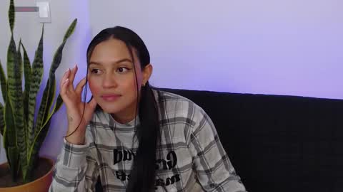 Snapshot of stephanie_ross_ chatting on 11/27/25, 12:24 Stephanie online show from 11/27/25, 12:24