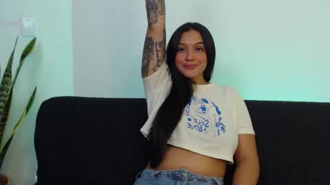 Snapshot of stephanie_ross_ chatting on 12/02/25, 10:27 Stephanie online show from 12/02/25, 10:27