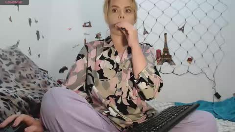 Snapshot of stephaniewild chatting on 10/02/25, 09:38 Stephanie online show from 10/02/25, 09:38