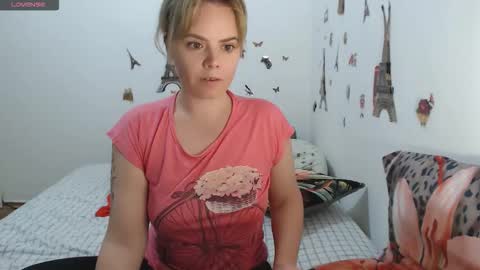 Snapshot of stephaniewild chatting on 11/04/25, 11:31 Stephanie online show from 11/04/25, 11:31