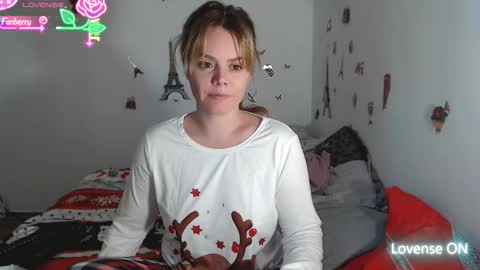 Snapshot of stephaniewild chatting on 12/01/25, 10:20 Stephanie online show from 12/01/25, 10:20