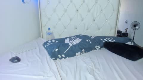 Snapshot of stephany_doll_ chatting on 09/19/25, 10:10 Anny online show from 09/19/25, 10:10