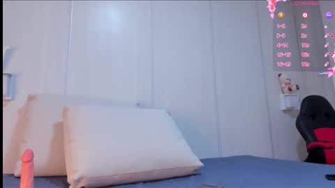 Snapshot of stephany_milan chatting on 10/16/25, 12:50 stephany milan online show from 10/16/25, 12:50