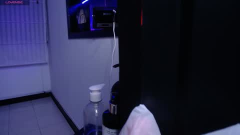 stephany_rodriguez_ online show from 10/22/25, 05:56