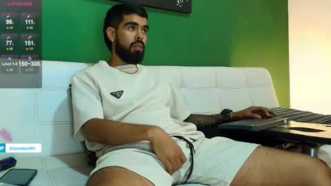 Snapshot of stephenbrown_ chatting on 09/22/25, 05:09 ................ online show from 09/22/25, 05:09