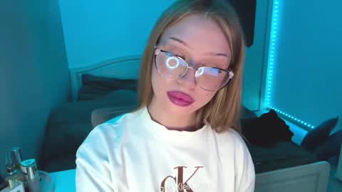 Stef online show from 03/11/26, 01:17