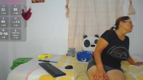 Snapshot of stepmom_slut_50_ chatting on 12/22/24, 06:04 Angie mature online show from 12/22/24, 06:04