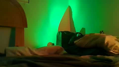 Snapshot of sterng123 chatting on 10/24/25, 06:43 sterng123 online show from 10/24/25, 06:43