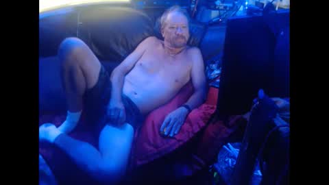 Snapshot of stevemiller0973 chatting on 05/17/26, 09:49 TheCapt. online show from 05/17/26, 09:49