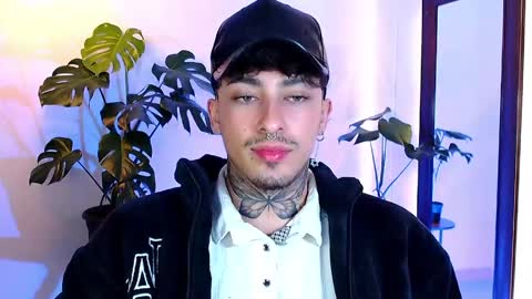 Snapshot of stevennavarro chatting on 04/17/26, 01:08 Daniel Steven Navarro online show from 04/17/26, 01:08