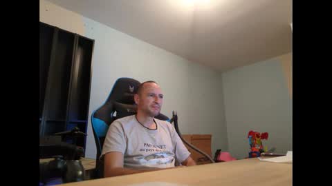 Snapshot of stickolive1 chatting on 09/13/25, 09:03 stickolive1 online show from 09/13/25, 09:03