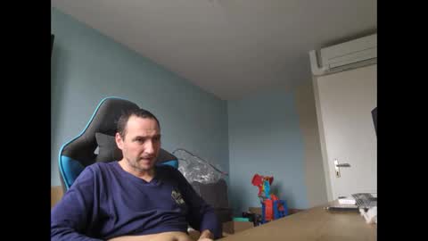 Snapshot of stickolive1 chatting on 10/13/25, 11:43 stickolive1 online show from 10/13/25, 11:43