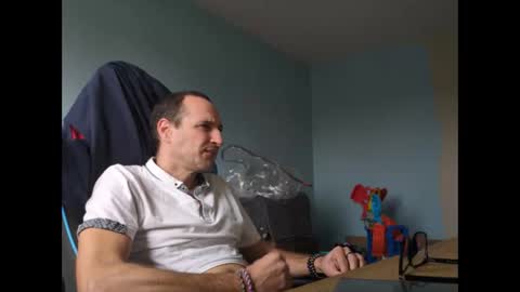 Snapshot of stickolive1 chatting on 10/16/25, 02:18 stickolive1 online show from 10/16/25, 02:18