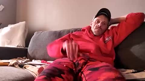 Snapshot of stickymouse45 chatting on 10/25/25, 02:19 stickymouse45 online show from 10/25/25, 02:19