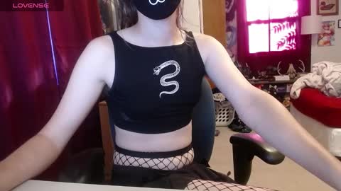 Snapshot of sting_ray111 chatting on 09/28/25, 09:42 sting_ray111 online show from 09/28/25, 09:42