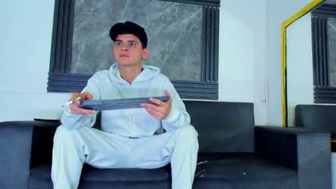 friends online show from 02/19/26, 04:52