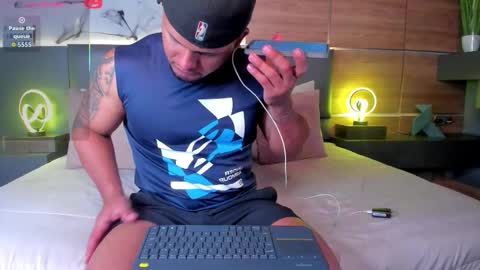 Snapshot of stone_lee_ chatting on 11/03/25, 09:05 Stone Lee online show from 11/03/25, 09:05