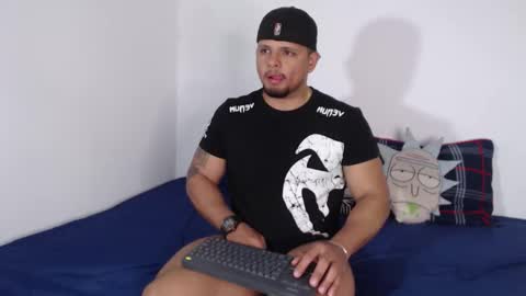 Snapshot of stone_lee_ chatting on 11/08/25, 07:19 Stone Lee online show from 11/08/25, 07:19